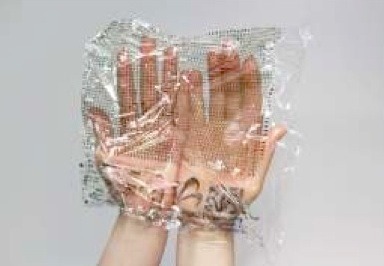 身体に貼り付けられる電子回路……山形大、食品ラップより薄いフィルムで作製 画像