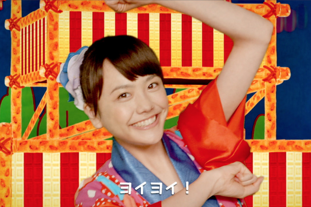 松井愛莉が美脚で元気いっぱい！　「コアラの夏祭り音頭」動画公開 画像