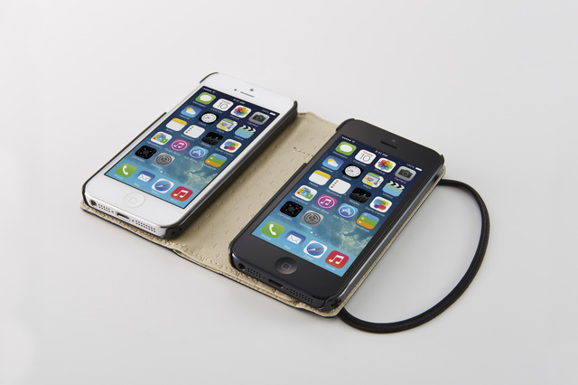 トリニティ、iPhone 5s/5 2台を収納できる手帳型フリップケース 画像
