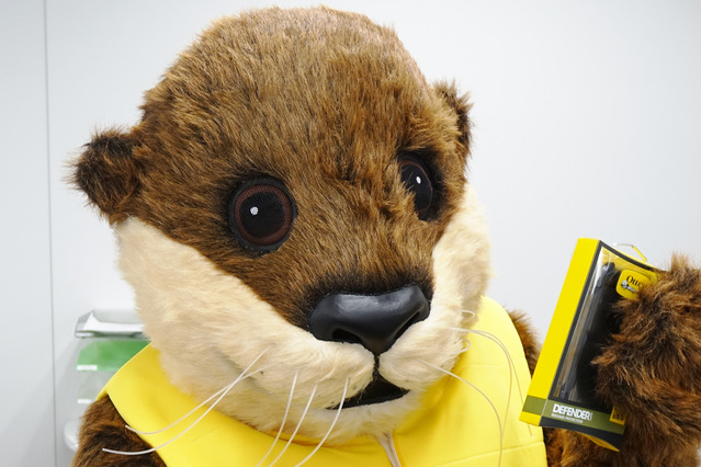 OtterBoxのキャラクター「Ollie」が編集部に！ 画像