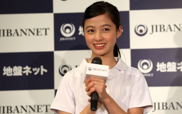 橋本環奈、初の写真集で“天使すぎる” 15歳のウェディングドレス姿 画像