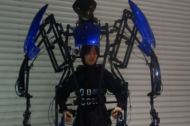 【CEATEC 2014 Vol.53】スケルトニクスのロボット動作に人だかり（動画） 画像