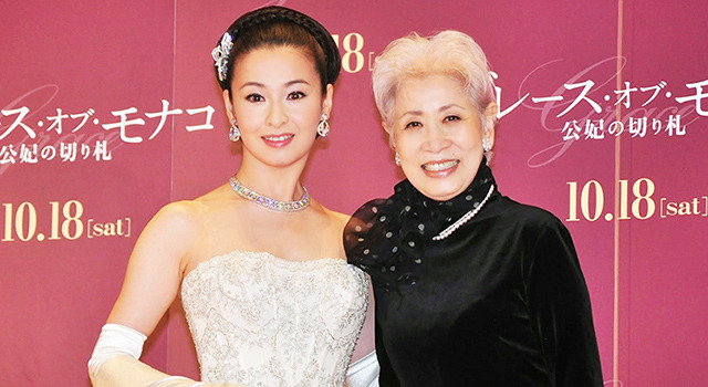 檀れい、総額1億円のジュエリーとドレスをまとって…結婚生活についても語る 画像