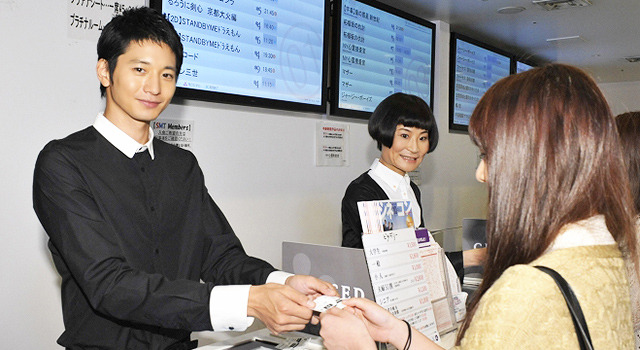 向井理が新宿ピカデリースタッフに! 場内アナウンスに女性ファンウットリ 画像