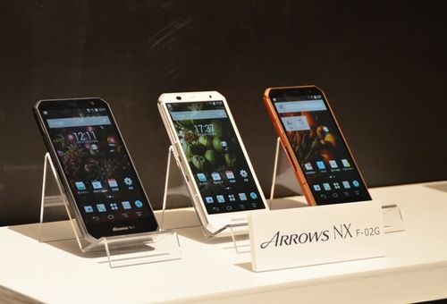 ドコモ最新スマートフォン「ARROWS NX F-02G」をチェックする！ 画像