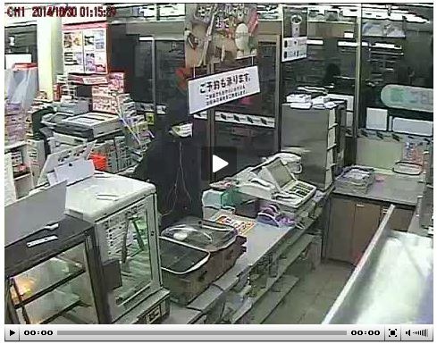 埼玉県吉川市で発生したコンビニ強盗事件の動画を公開 画像
