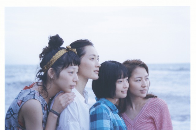 映画『海街diary』、4姉妹の場面写真が初公開！ 画像