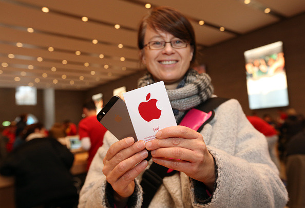 世界中で真っ赤なアップルストアがお目見え 画像
