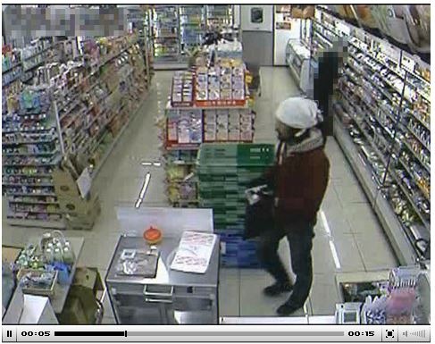 埼玉県警がコンビニ強盗事件の被疑者動画を公開 画像