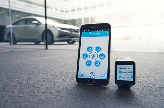 【CES 2015】ヒュンダイの車載テレマ、スマートウォッチと連携 画像