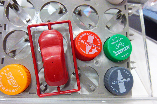 【ギフト・ショー春2015 Vol.11】ペットボトルキャップを100％再利用したプラモデル 画像