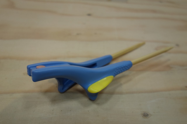 【ギフト・ショー春2015 Vol.13】普通の箸が使えない人のための箸が展示中 画像