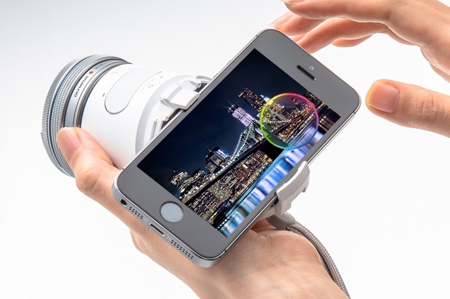 オリンパス、スマホでの操作に特化したレンズ型カメラ「OLYMPUS AIR A01」 画像