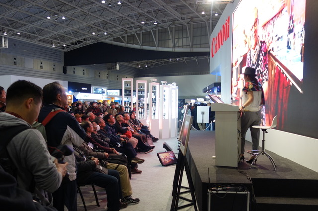 【CP+ 2015 Vol.6(動画)】混雑する会場、初日来場者は前年上回る 画像