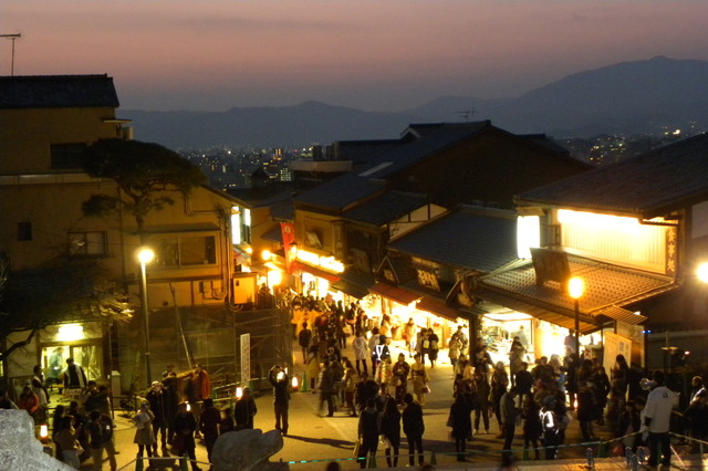 夜の東山を情緒ある灯りで散策……京都・東山花灯路、6日から 画像