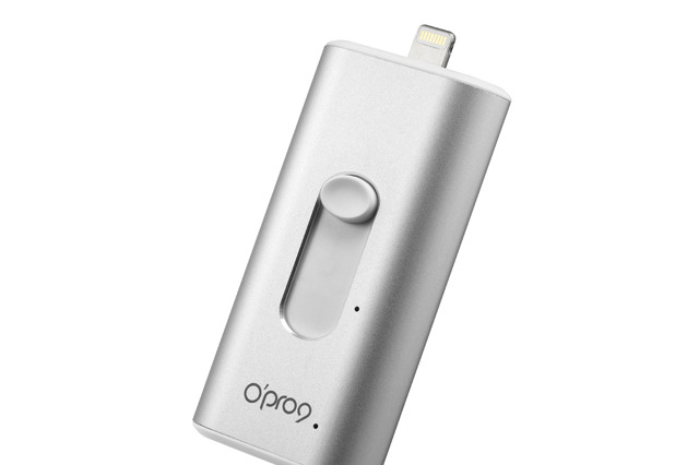 収納式Lightningコネクタ搭載のUSBメモリ「iSafeFile」64GBモデル 画像