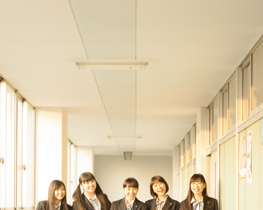 ももクロ、主演映画『幕が上がる』の衣装展を開催! 画像