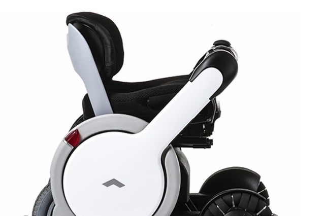 NTTドコモ、次世代電動車椅子のシェア事業を展開 画像