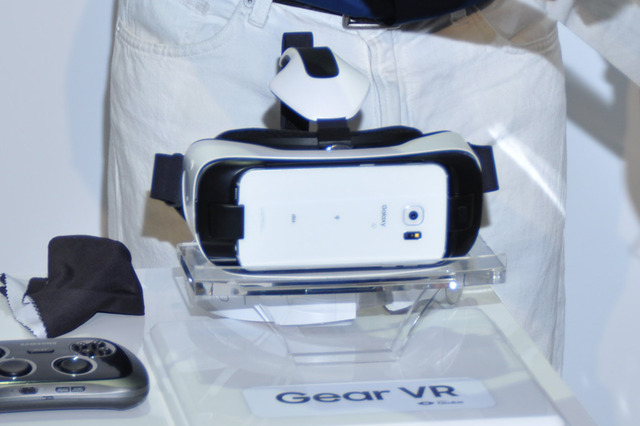 サムスン、「GALAXY S6/S6 Edge」専用のヘッドマウントディスプレイを発売へ 画像