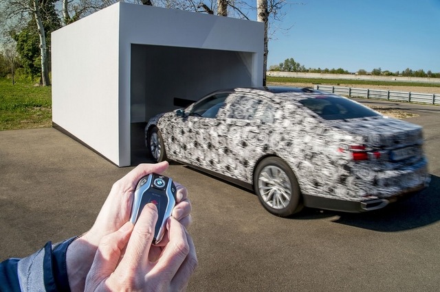 無人で自動駐車！BMWが次期型に画期的な先進装備 画像