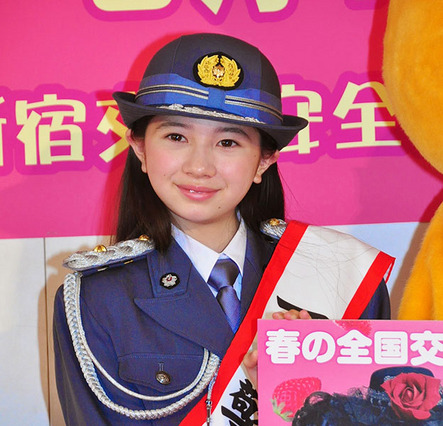 桜田ひよりの警官姿……脳内の衝動を抑えられるか?! 画像