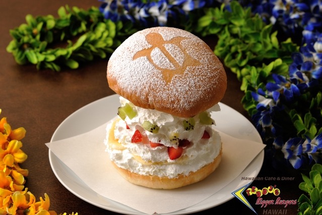 【グルメ】　ホイップ＆フルーツをたっぷりサンドしたスイーツバーガー！ 画像