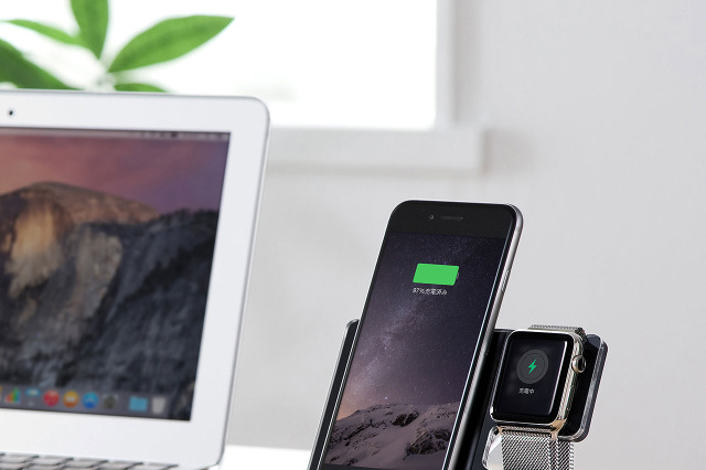 Apple WatchとiPhoneを一緒に充電できる充電スタンド 画像