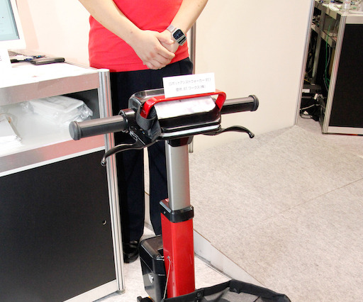 【Interop 2015 Vol.16】高齢者の歩行アシストカートをIoT化……バックグラウンドを富士通がサポート 画像