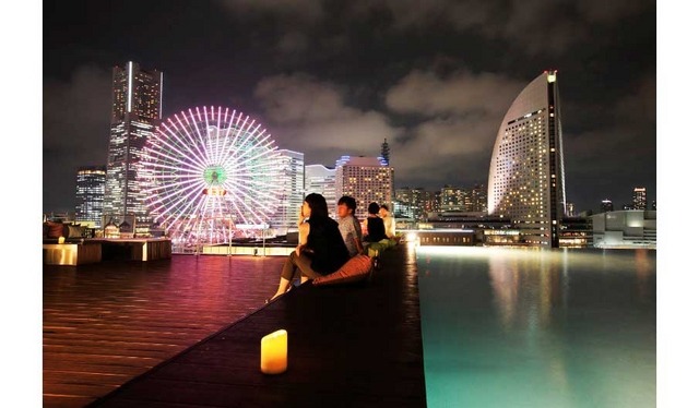 海と夜景を一望できる屋上バーが期間限定オープン！ 横浜みなとみらい 画像