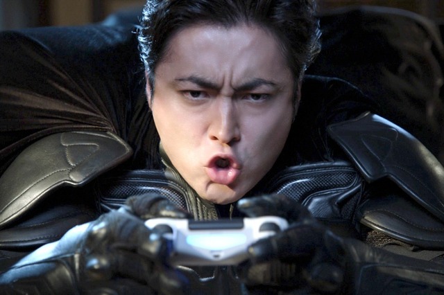 山田孝之、職場放棄？ バットマンのコスプレでマネージャーと口論 画像