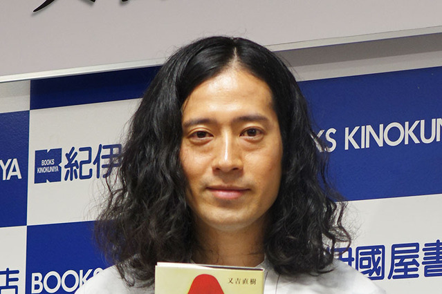 ピース又吉『火花』が芥川賞受賞！　羽田圭介氏『スクラップ・アンド・ビルド』とダブル受賞 画像