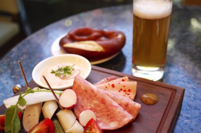 女性の7割がビアガーデンに「行きたい」が、期待することは？……意識調査 画像