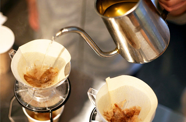 コーヒー器具で“味噌汁”をドリップ!? 原宿にミソスープスタンド期間限定オープン 画像