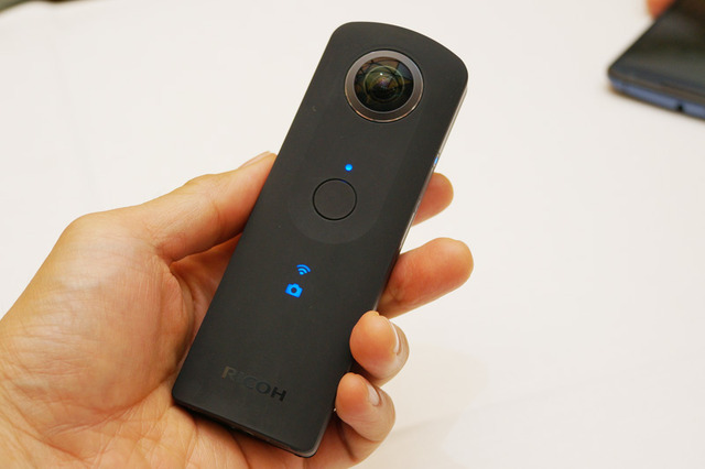 【IFA 2015】リコー、フルHD高解像度の全天球動画＆写真が撮れるカメラ「RICOH THETA S」を発表 画像