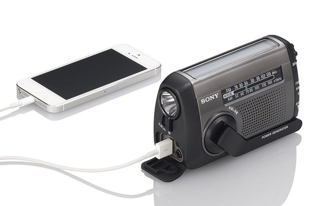 ソニー、非常時にスマホへ給電もできる手回し/ソーラーラジオ 画像
