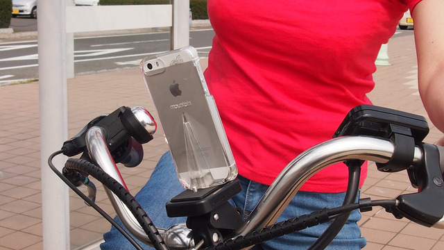 シーガルイン、三脚穴内蔵で自立するiPhoneケースを発売 画像