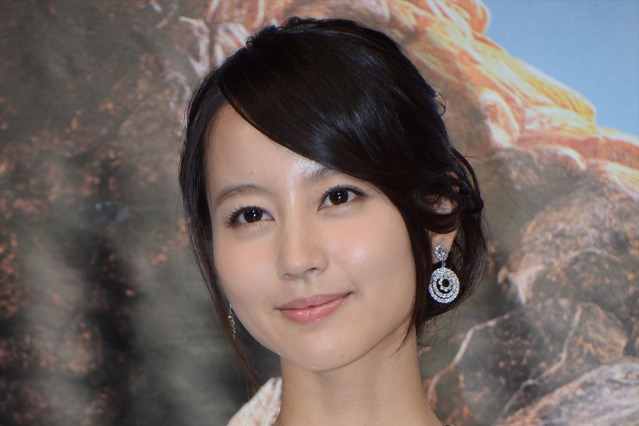 新妻・堀北真希、純白ワンピで結婚の喜びを報告 画像