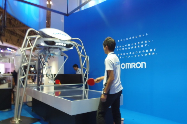 【CEATEC 2015】返球の誤差10cm以内！ オムロンの卓球ロボットがパワーアップ 画像
