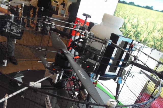 【次世代農業EXPO】農薬散布にドローン活用！ 完全自動飛行を実現した専用マルチコプター 画像