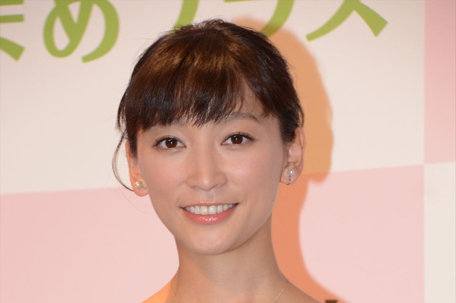 杏、エプロン姿で料理の腕前を披露! 東出家の食卓によく出るメニューも紹介 画像