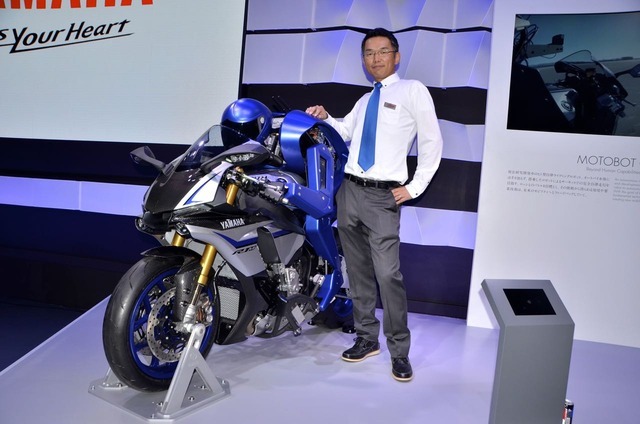 【東京モーターショー2015】ロボットがバイクを自動運転……ヤマハ 画像