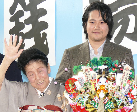 松山ケンイチ、93歳内海桂子師匠に恐縮！ 「一言一言が重い」 画像