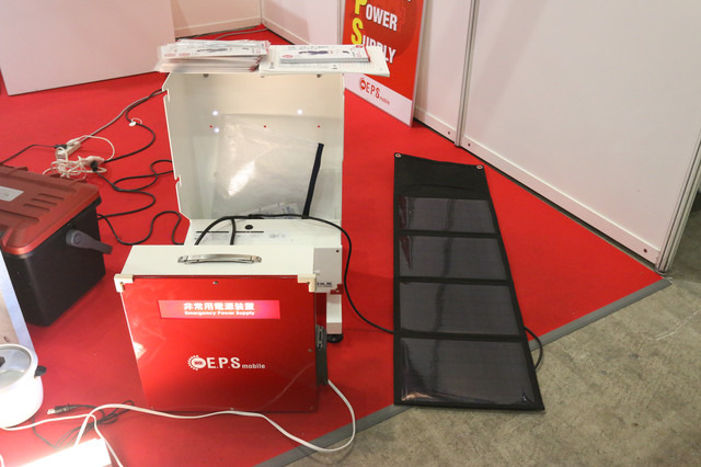 女性でも持ち運び可能な小型&軽量の非常用電源装置 画像