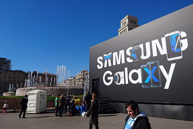 CESに続き“VR”に注目!? サムスンがカタルーニャ広場に「Gear VR」特設シアター開設【MWC 2016 Vol.5】 画像