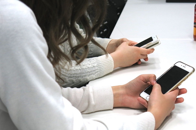 【女子高生スマホ事情 Vol.1】「料金を自分で払うのは実家を出てから」 画像