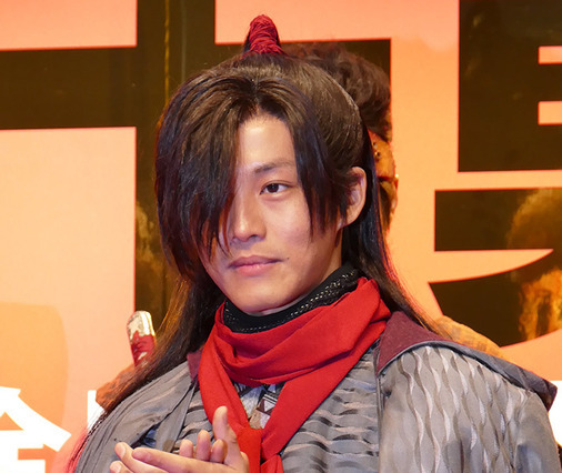 松坂桃李に「馬と並走して」の監督命令 画像