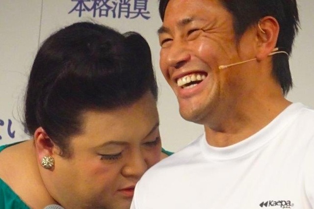 マツコ・デラックス、魔沙斗におしりを叩かれてコーフン 画像