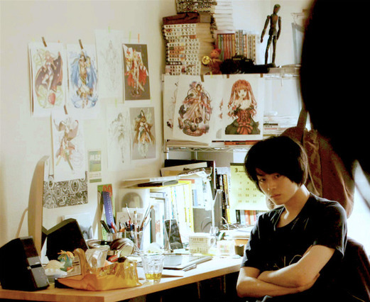 菅田将暉、美少女キャラに囲まれたちょっとオタクな仕事場 画像