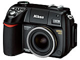 ニコン、広角24mmズームレンズ搭載の800万画素機「COOLPIX8400」 画像