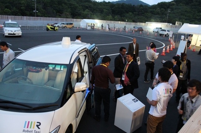 ロボットタクシー、G7伊勢志摩サミットで活躍……海外メディアが試乗 画像